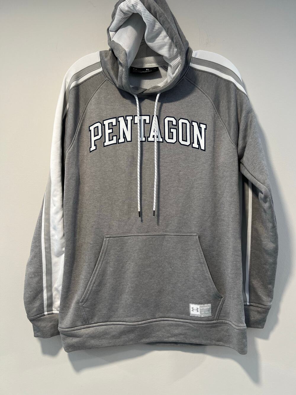 Under Armour Pentagon Hoodie Sweatshirt Lightweight Gray & White Women’s Small